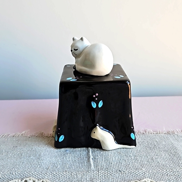 Katz & Co Black & White Cat on Black Table Mice Sneaking Around - Picture 2 of 7